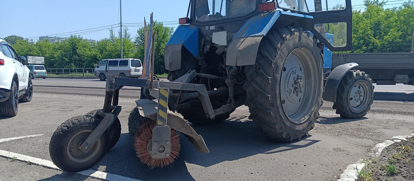 Услуги трактора с щеткой МТЗ в Ямало-Ненецком АО